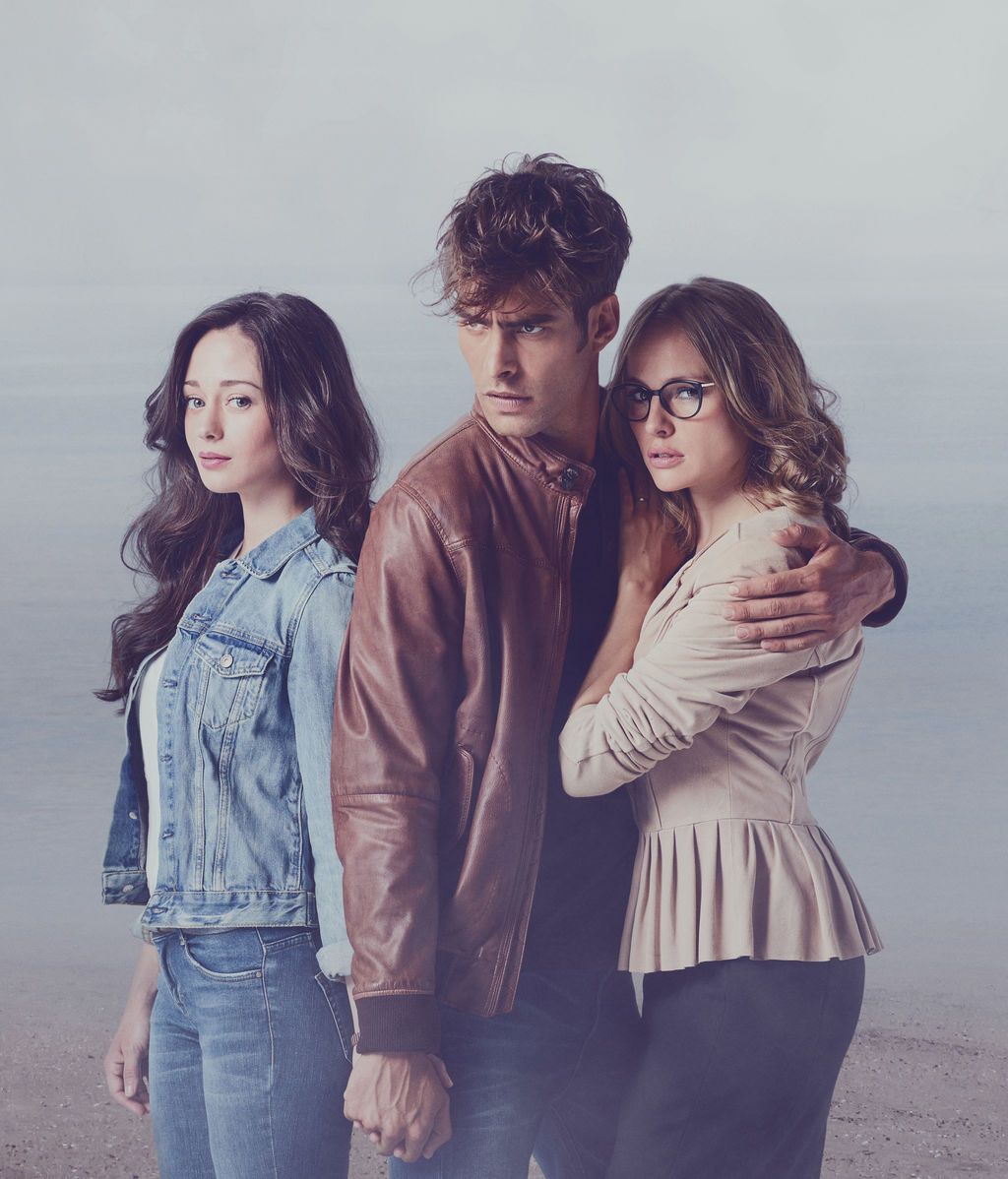 Elena Rivera, Jon Kortajarena y Esmeralda Moya en 'La verdad'.