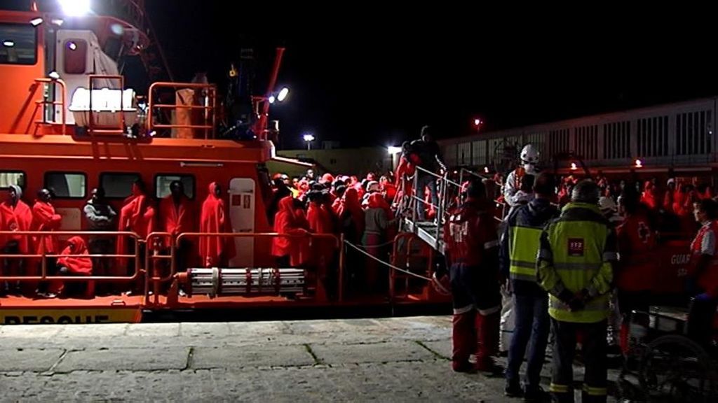 Más de 400 personas rescatadas en las últimas horas en aguas del Estrecho
