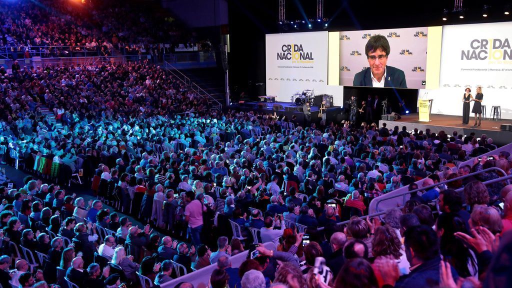 Puigdemont lanza la Crida para concretar la república: "No nos hemos rendido" Puigdemont lanza la Crida para concretar la república: "No nos hemos rendido"