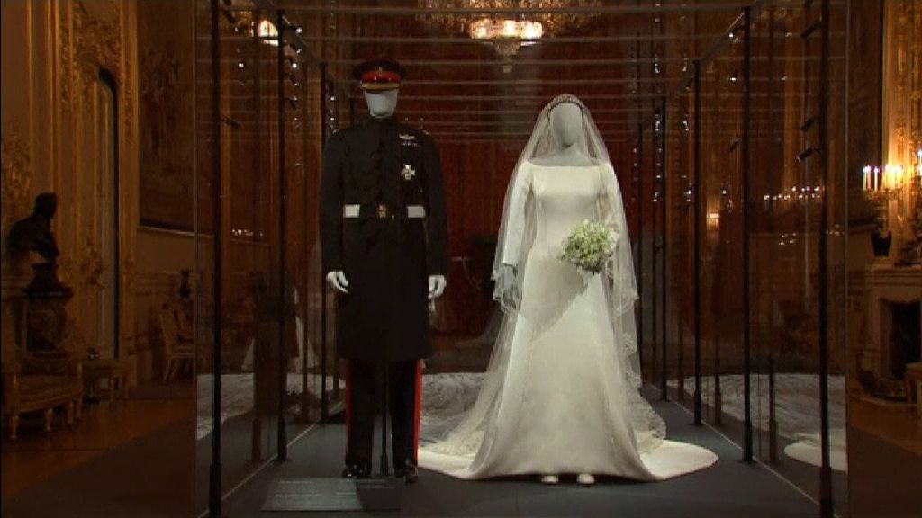 Los trajes de la boda real del príncipe Harry y Meghan Markle, expuestos en el Castillo de Windsor