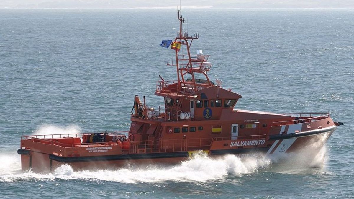 Mueren dos niños tras desfondarse una patera con más de 50 personas en mar de Alborán