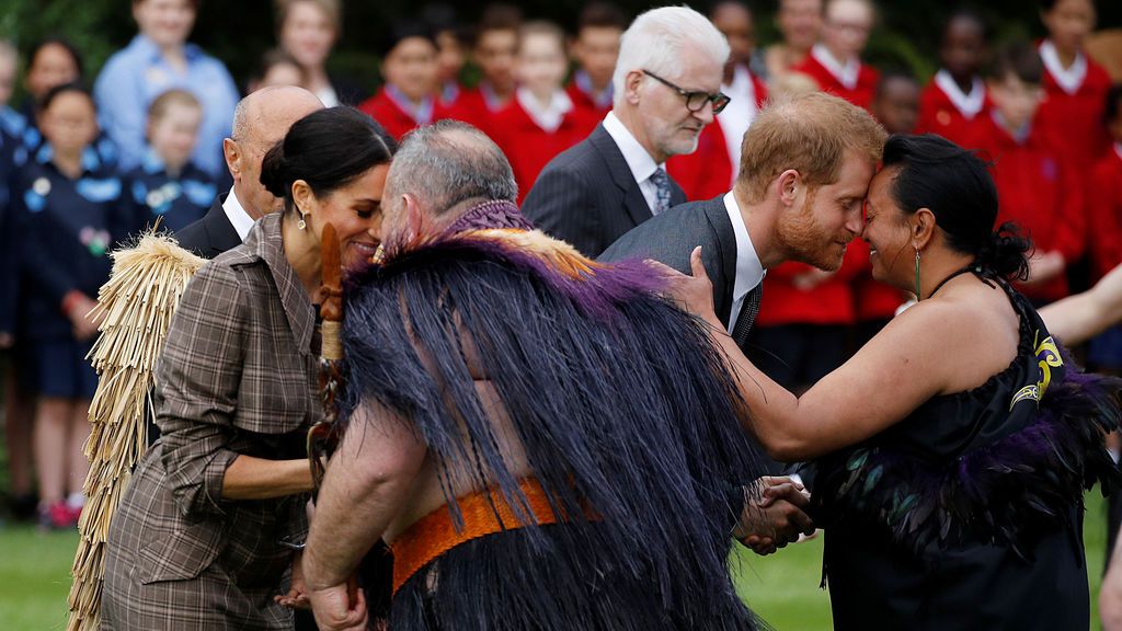 Los duques de Sussex, recibidos con la haka en Nueva Zelanda