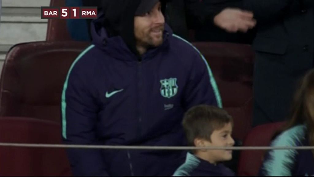Las reacciones de Messi y su hijo en la grada con cada gol del Barcelona