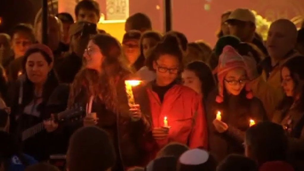 Matanza en Pittsburgh: multitudinaria vigilia en memoria de las víctimas del tiroteo
