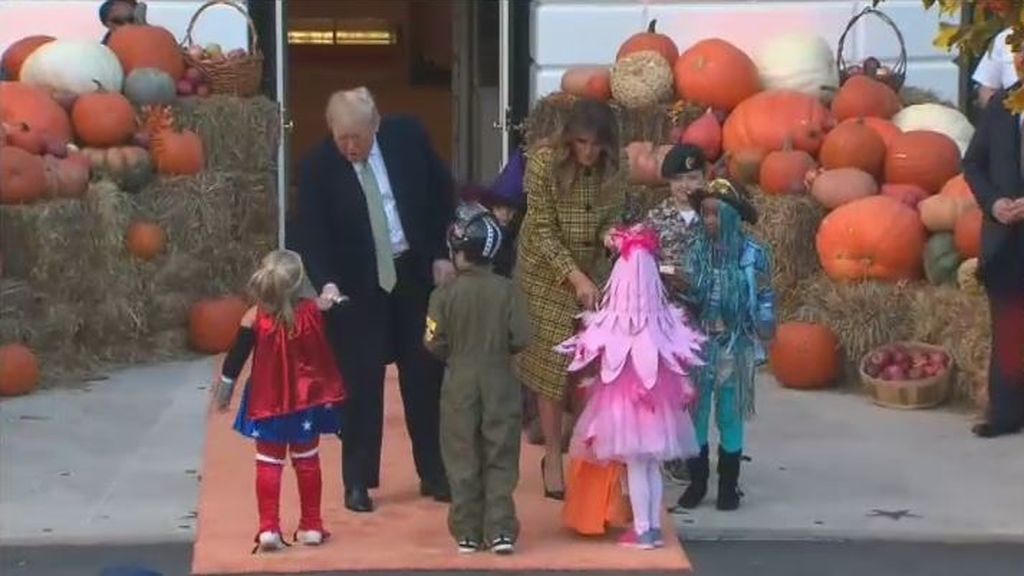Truco o trato en la Casa Blanca: Trump y Melania reciben a niños por Halloween