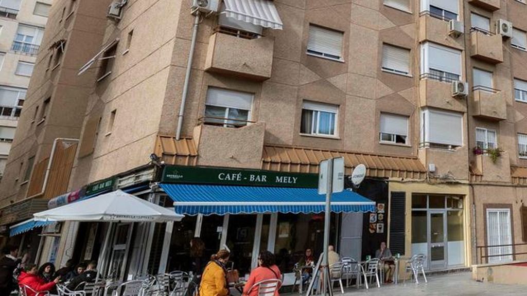 Un policía intentó salvar la vida del niño que cayó al vacío con su madre en Murcia Un policía intentó salvar la vida del niño que cayó al vacío con su madre en Murcia