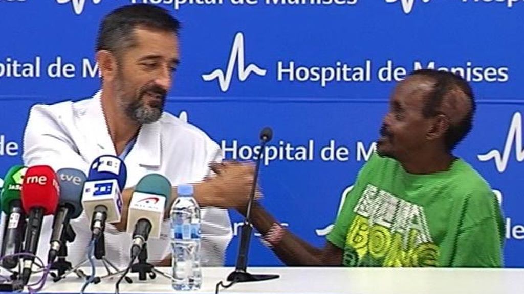 El doctor Cavadas reconstruye el rostro a un hombre atacado por una hiena