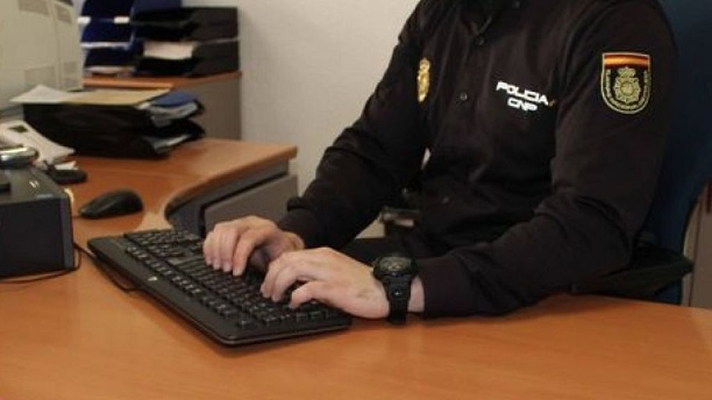 Capturan a un joven con ocho órdenes de detención por hurtos en Cádiz Capturan a un joven con ocho órdenes de detención por hurtos en Cádiz