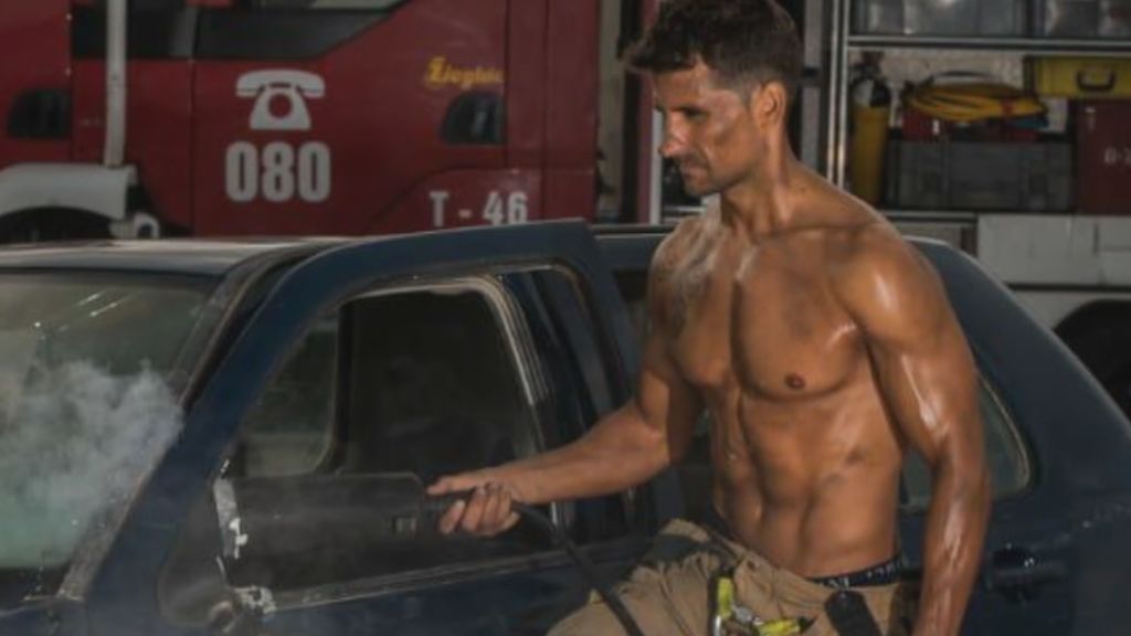 Las redes arden (tanto defensores como detractores) con el posado de los bomberos de Zaragoza