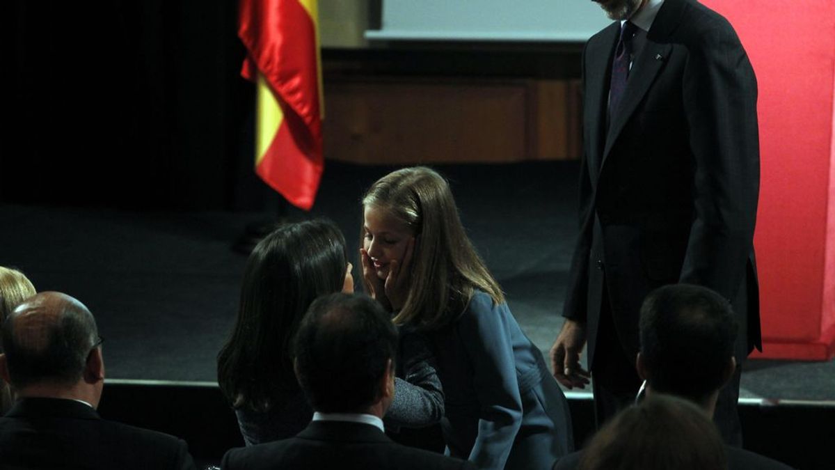 La reina Letizia, emocionada en la primera intervención pública de la princesa Leonor
