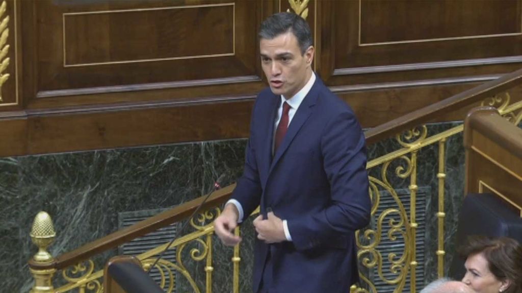 Sánchez confude a Rivera con Casado en la sesión de control