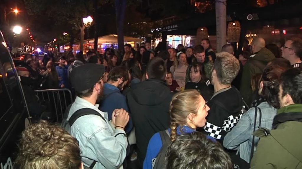 Encierro de estudiantes en la Consellería de Economía por el coste de las tasas universitarias