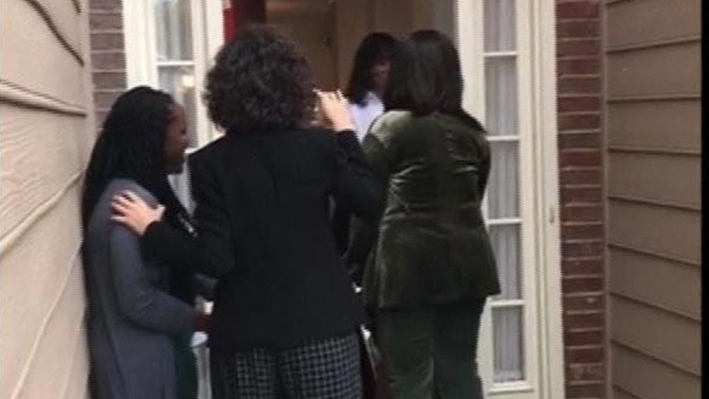 Oprah Winfrey hace campaña puerta a puerta por la candidata demócrata para gobernadora de Georgia