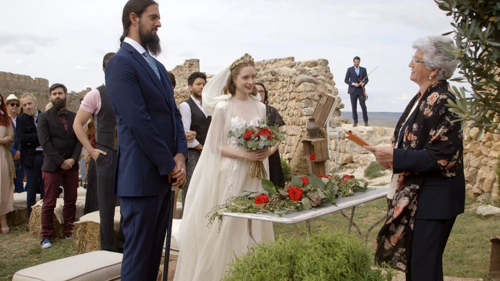 Calleja, padrino de una boda muy especial para promocionar la vida rural