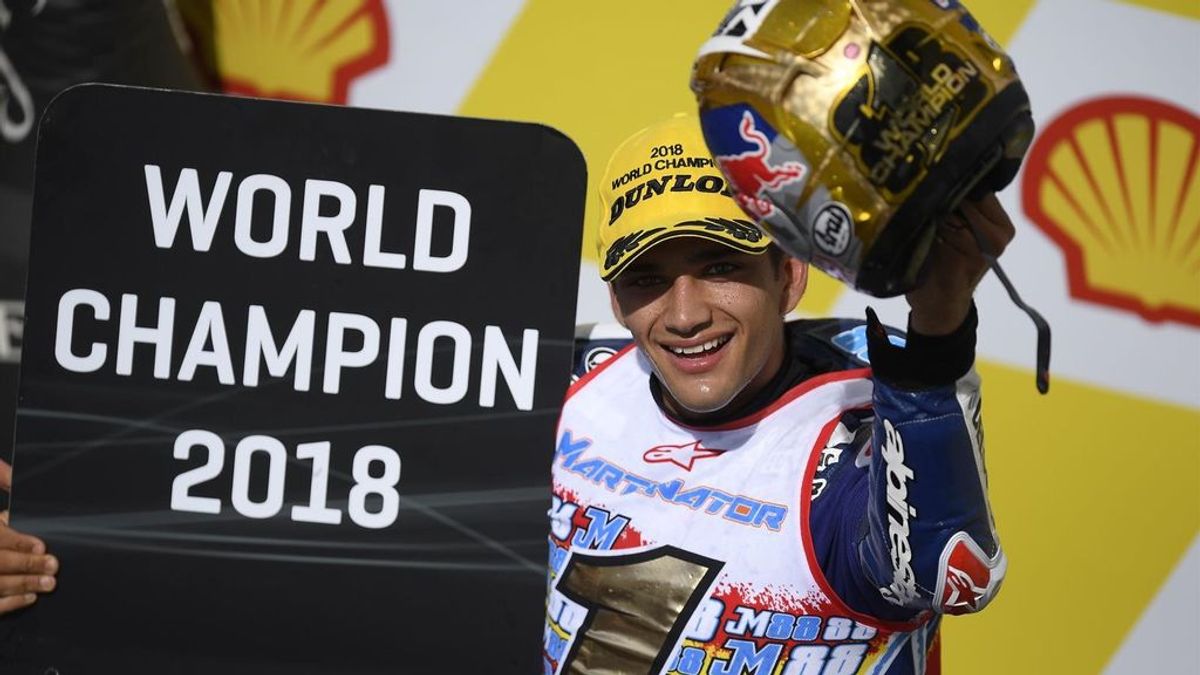 Jorge Martín, tras proclamarse campeón de mundo de Moto3: "Vengo de una familia humilde y no fue fácil llegar hasta aquí" Jorge Martín, tras proclamarse campeón de mundo de Moto3: "Vengo de una familia humilde y no fue fácil llegar hasta aquí"