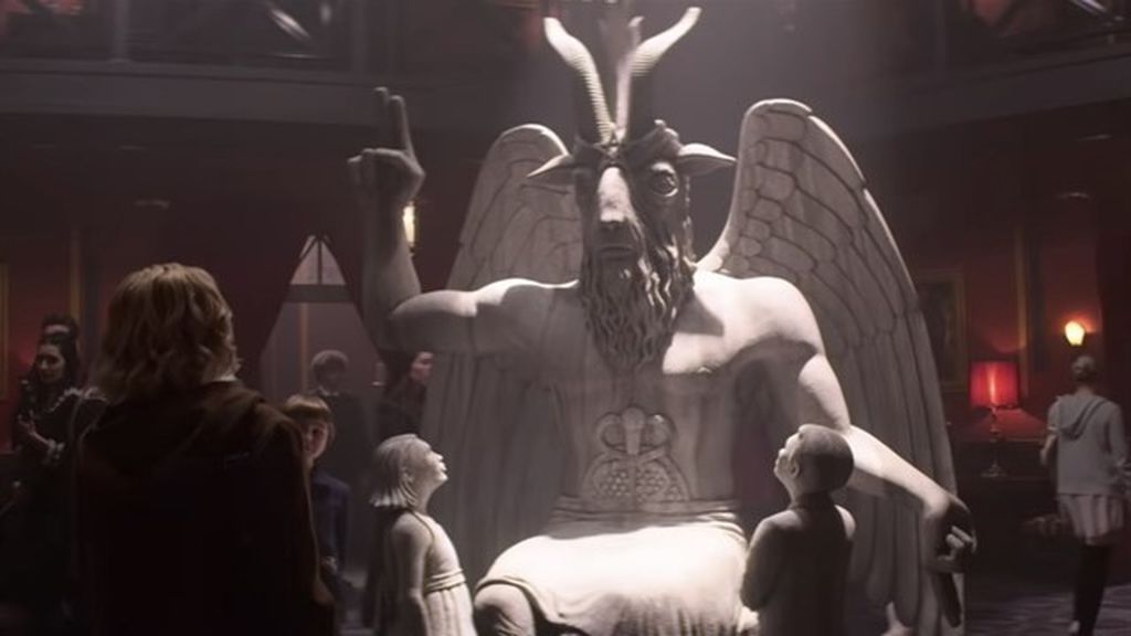 Una estatua provoca la demanda de una organización satánica a Netflix