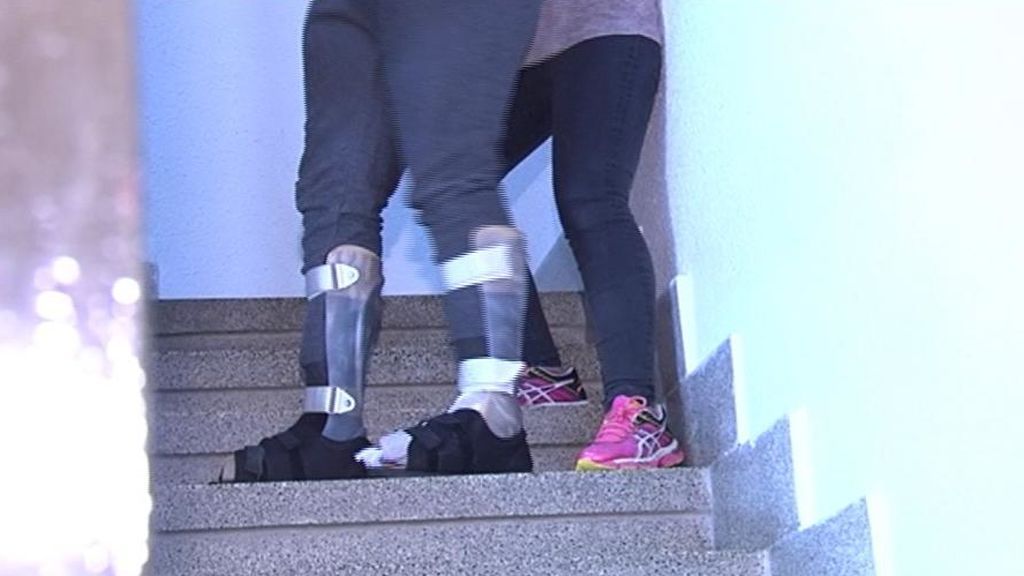 Jonathan necesita un piso con ascensor porque cada vez que baja las escaleras se le abren las úlceras de sus pies