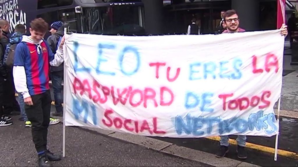 La pancarta de unos aficionados italianos de Messi: "Eres la contraseña de mis redes sociales"