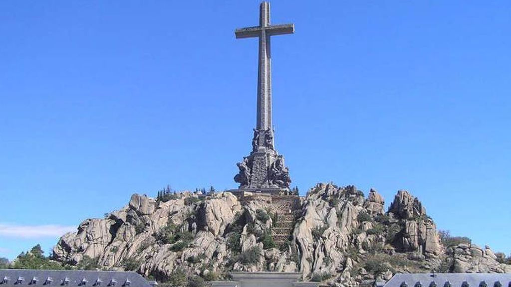 El Gobierno plantea modificar la ley de memoria histórica para impedir que los restos de Franco terminen en la Almudena