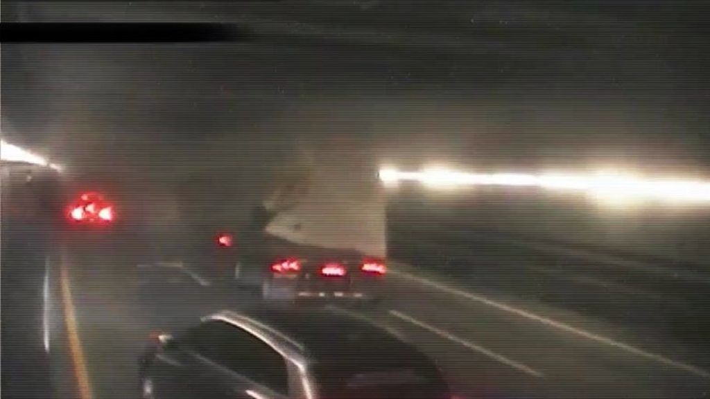 Atascos kilométricos en Boston tras chocar un camión contra el techo de un túnel en plena hora punta