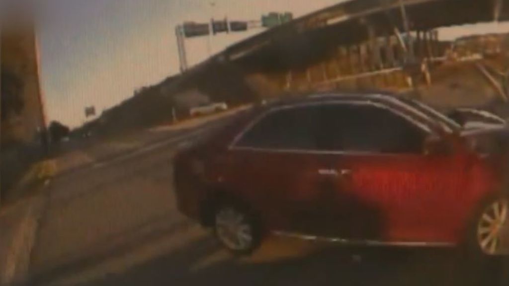 Impactantes imágenes de un coche al chocar con un tren en Texas