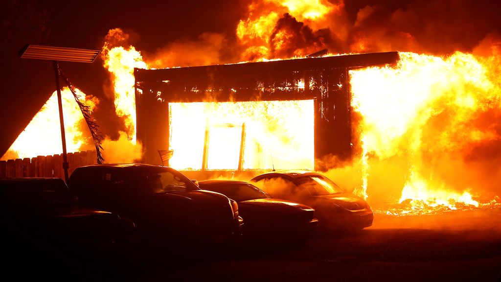 Las llamas arrasan el norte de Los Ángeles:  Devastadas  más de 3.200 hectáreas