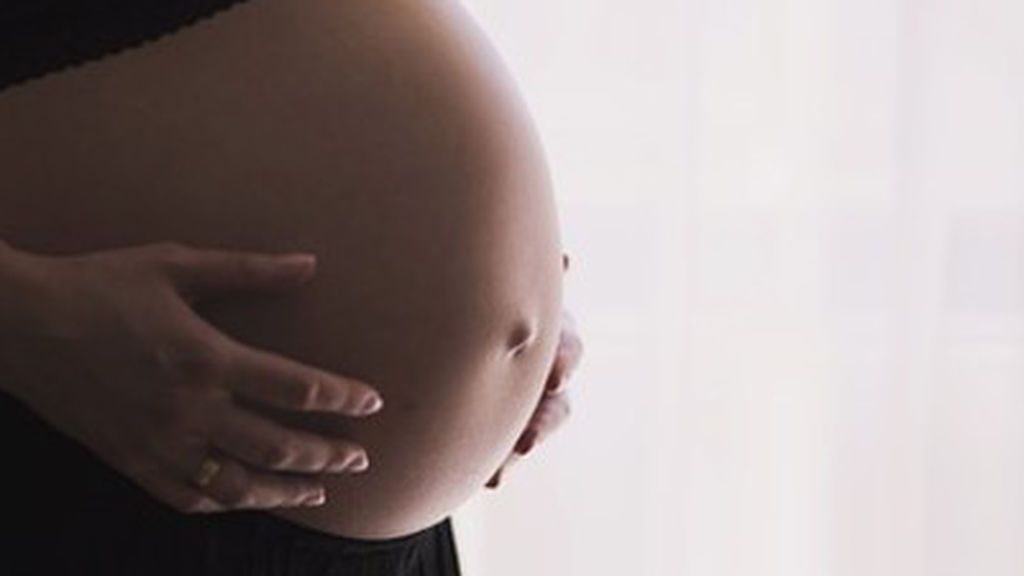 Consumir alcohol durante el embarazo aumenta el riesgo de tener un hijo con bajo peso