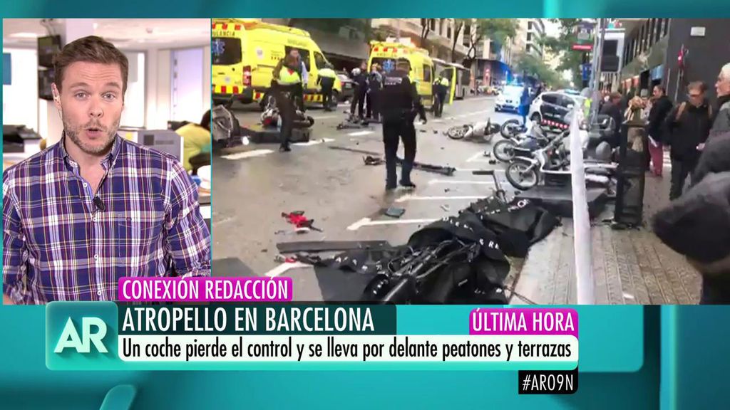 Un coche pierde el control y arrolla a varios peatones en Barcelona