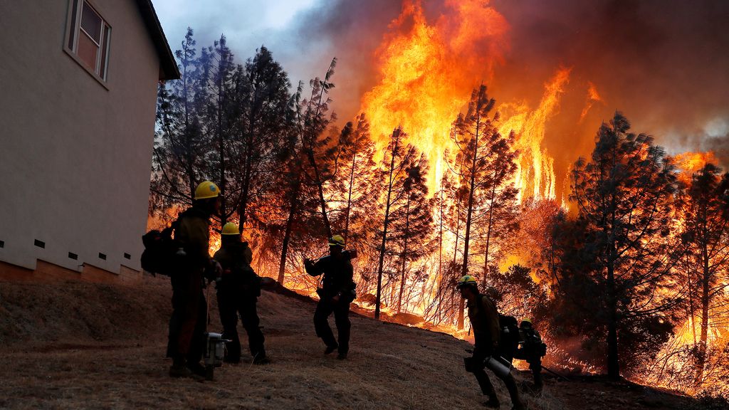 En fotos, miles de evacuados en el devastador incendio en el norte de California
