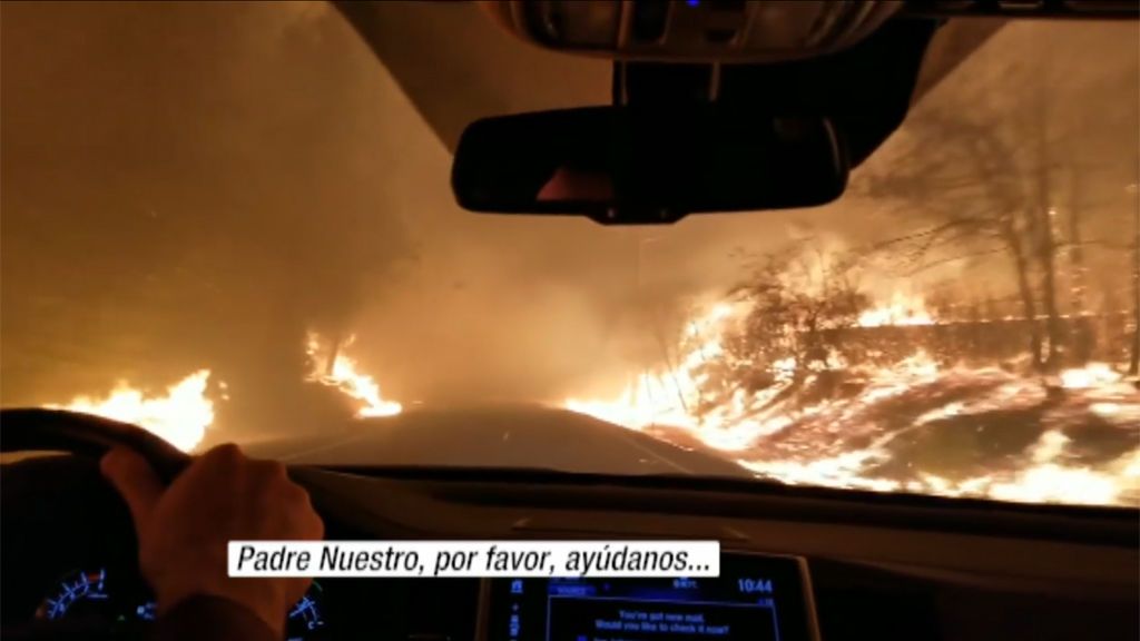 Sobrecogedora imagen en mitad del infierno dejado por los incendios de California