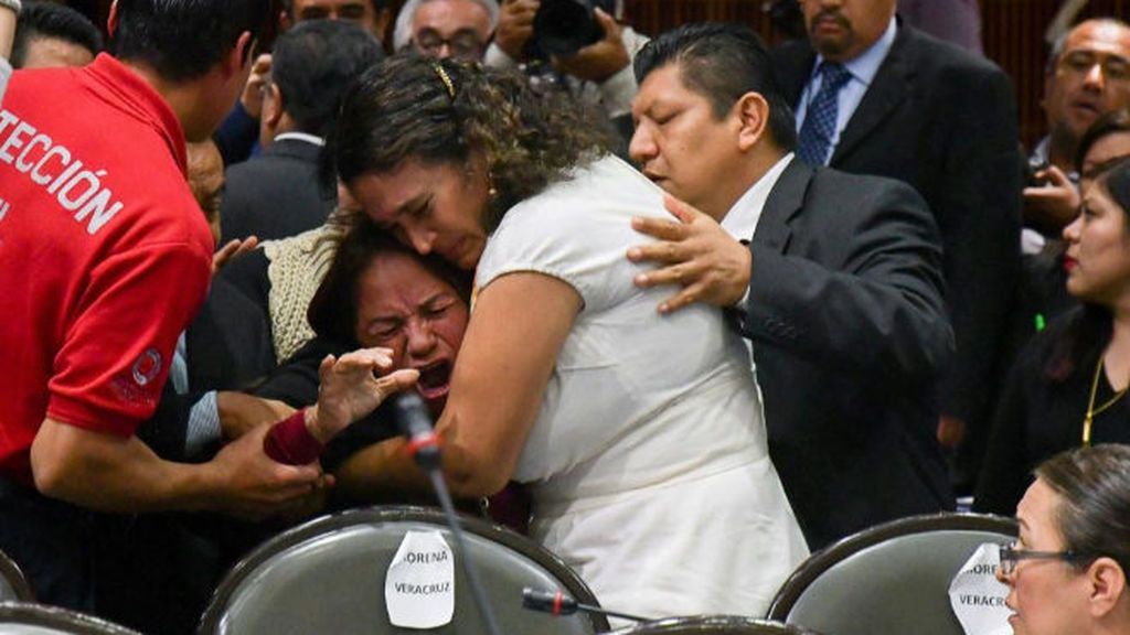 Desgarrador momento en el que una diputada mexicana se entera que han asesinado a su hija