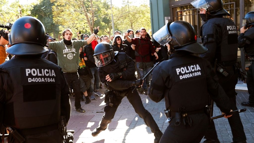 EN IMÁGENES: Jornada tensa en Barcelona por una manifestación de Jusapol