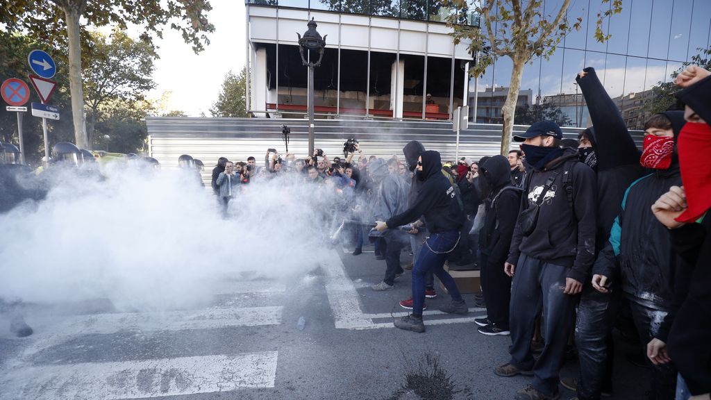 Cargas policiales contra los CDR en una manifestación de Jusapol en Barcelona