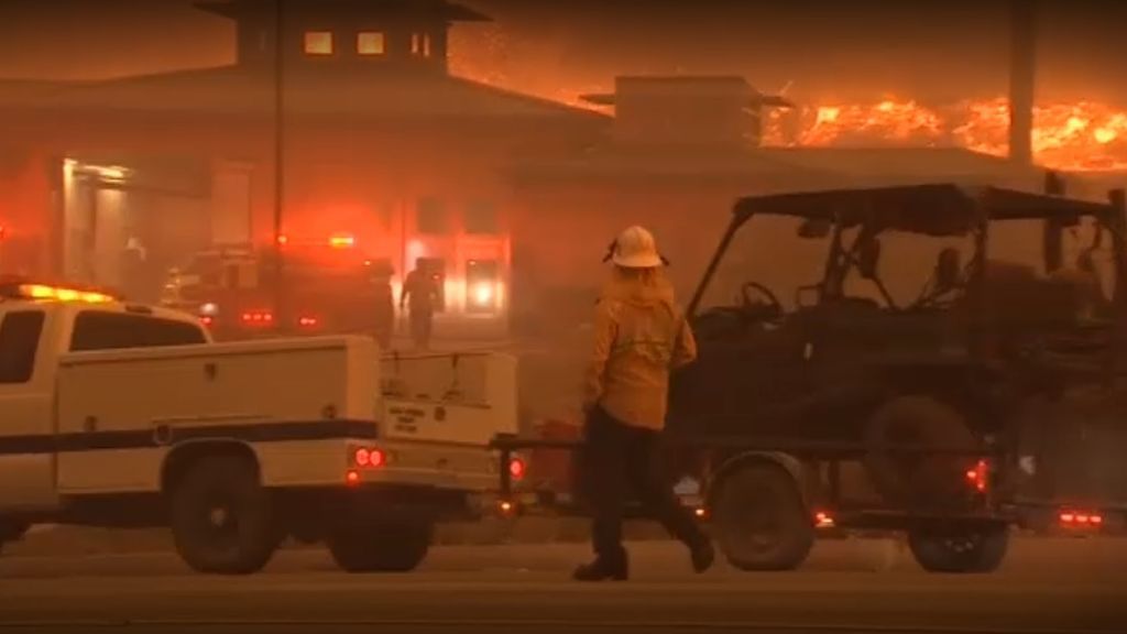El devastador incendio en Malibú obliga a miles de vecinos a desalojar sus viviendas