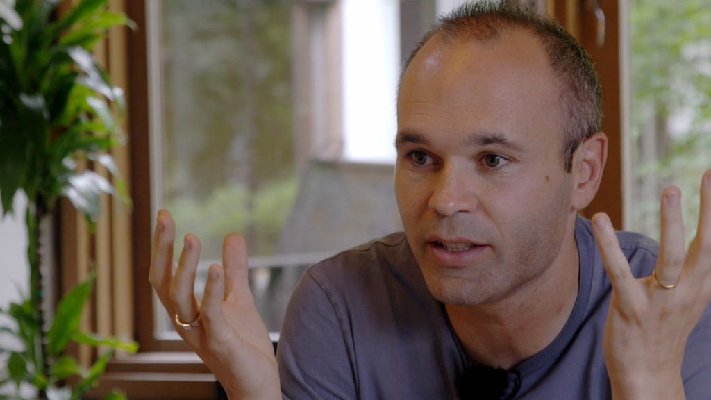 Iniesta cuenta lo que le llama la atención de Japón y desmonta un falso mito de los japoneses