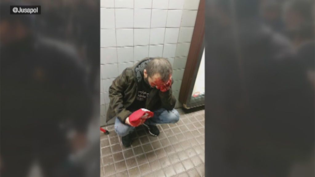 Un herido al ser empujado por las escaleras del metro de Barcelona tras los enfrentamientos entre Mossos y CDR