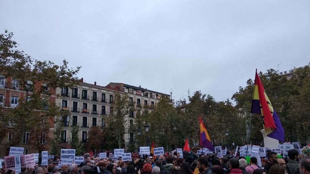 Los ciudadanos salen a la calle para protestar contra el Tribunal Supremo en distintas ciudades españolas