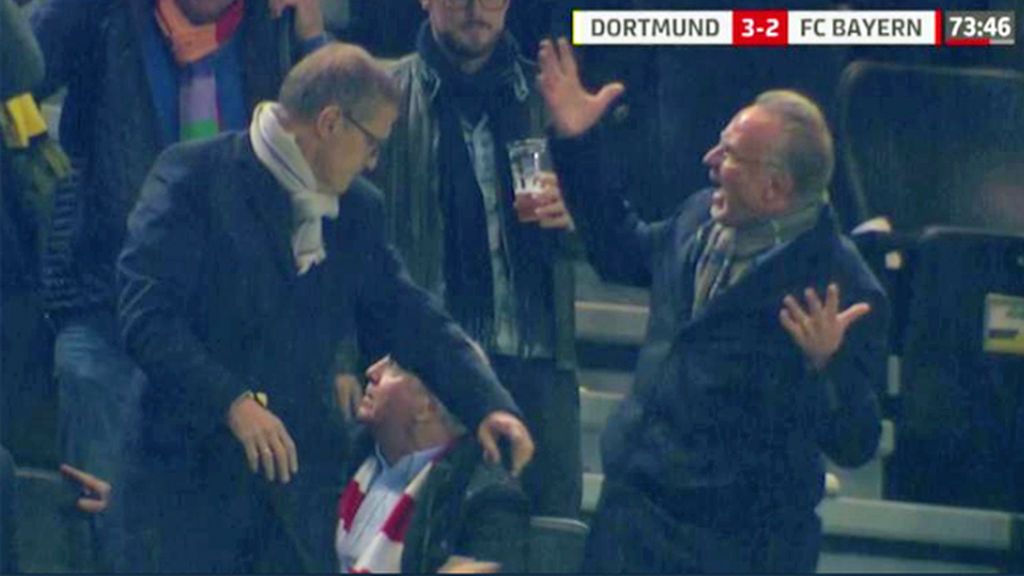 El ‘mosqueo’ de la directiva del Bayern tras ser ‘duchada’ en cerveza tras el gol de Paco Alcácer El ‘mosqueo’ de la directiva del Bayern tras ser ‘duchada’ en cerveza tras el gol de Paco Alcácer