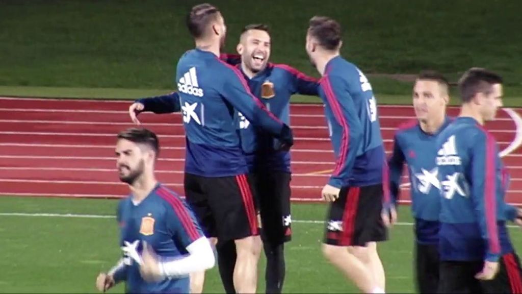 Las bromas de Jordi Alba con Segio Ramos en el entrenamiento de la Selección