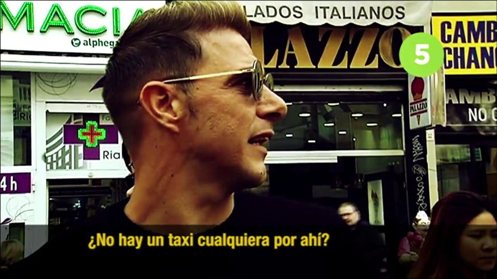 Joaquín, tras 20 fotos en dos minutos en la Gran Vía: “¿No hay un taxi cualquiera por ahí?”