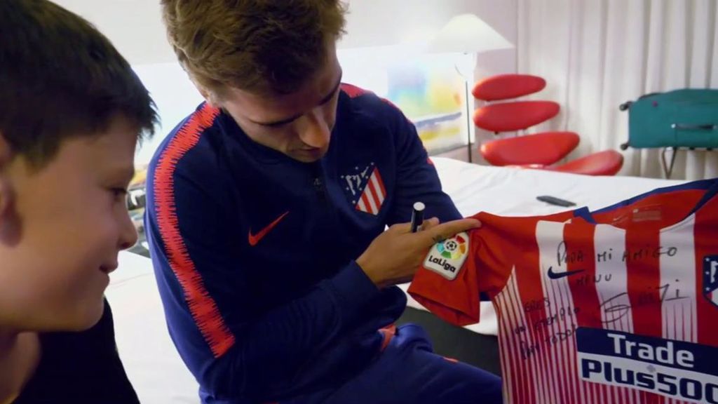 Manu cumple su sueño: conocer a su ídolo Antoine Griezmann