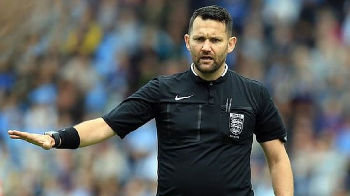 Un árbitro es sancionado por la FA tras realizar el sorteo con el juego piedra, papel y tijera