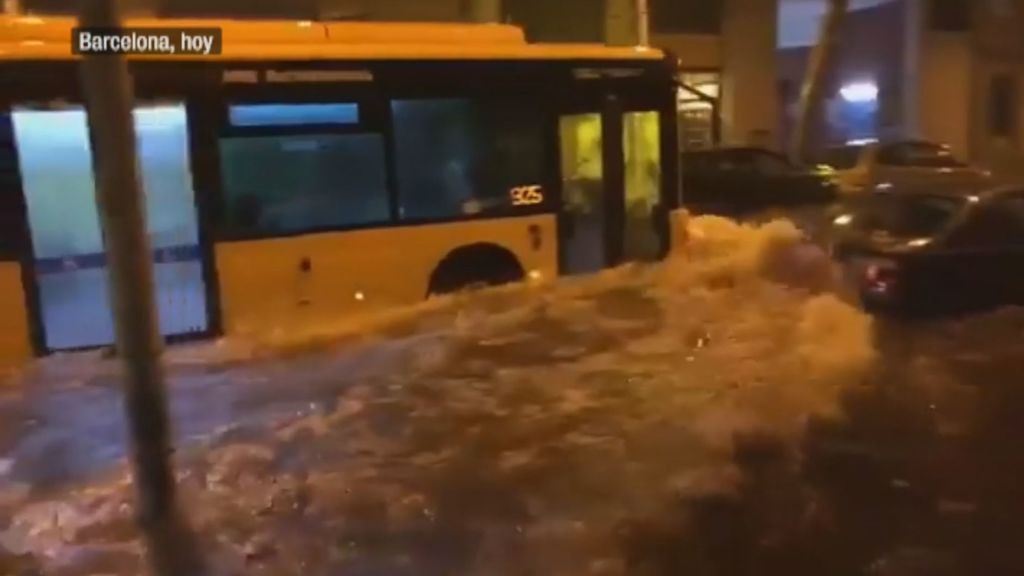 Las fuertes lluvias colapsan Barcelona con decenas de incidentes e inundaciones