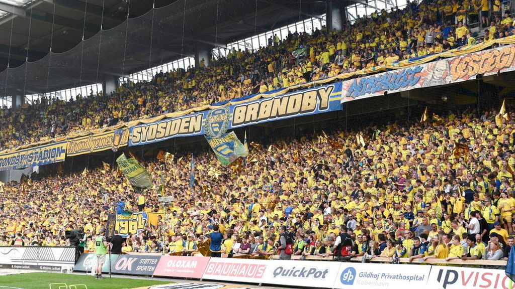 La 'Macarena' llega al fútbol: locura en Dinamarca con la versión de los aficionados del Brøndby