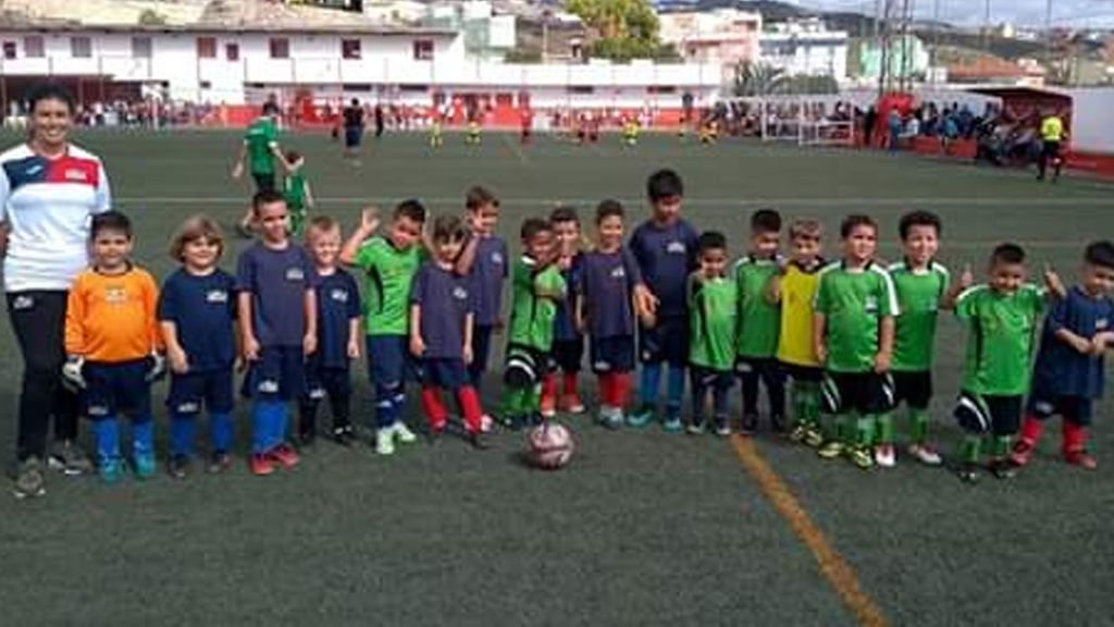 Una entrenadora de 17 años cede a sus tres suplentes al rival para poder disputar un partido Una entrenadora de 17 años cede a sus tres suplentes al rival para poder disputar un partido