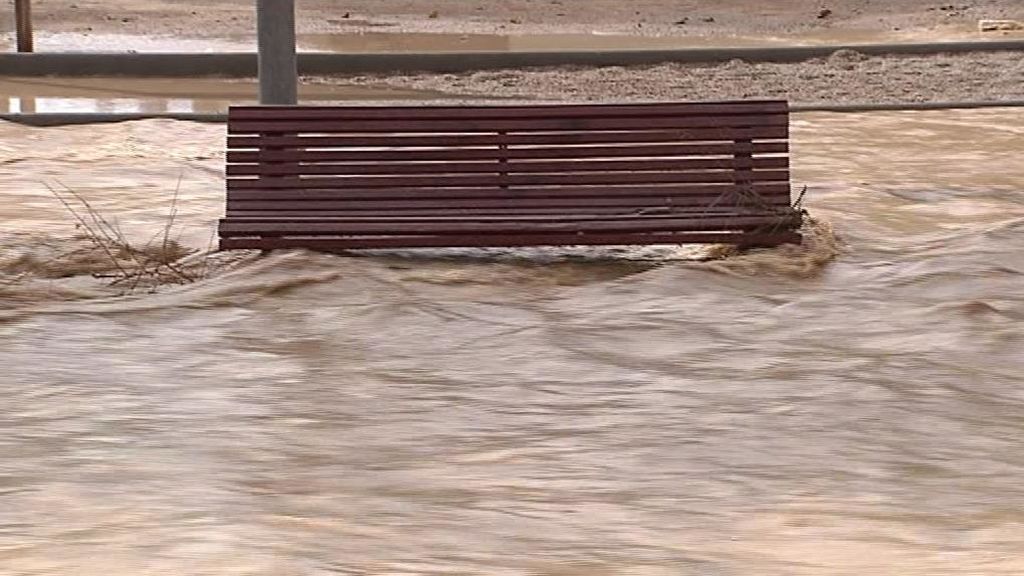 Las lluvias anegan las calles de varios municipios de Murcia