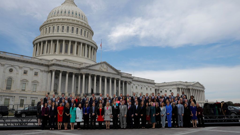 Más de cien mujeres del Congreso de Estados Unidos hacen historia con una foto