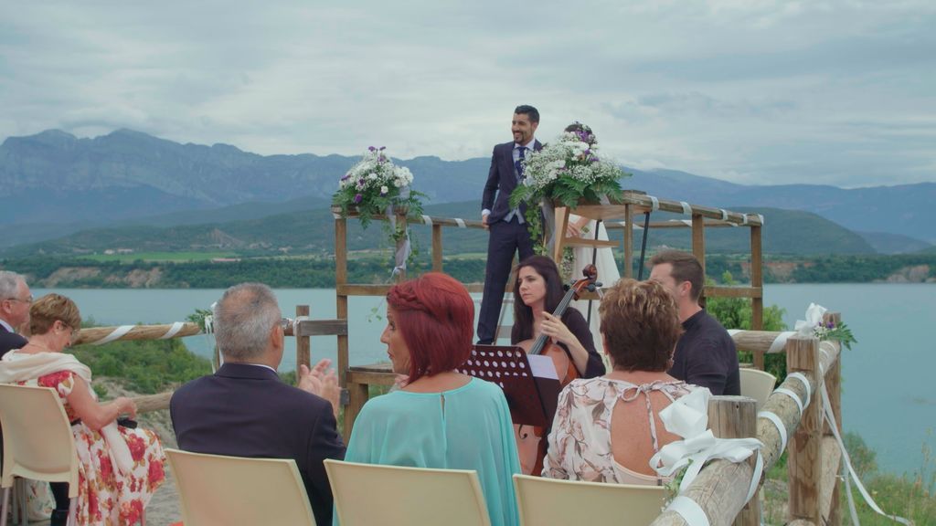Esther y Víctor, durante su boda en Morillo de Tou en 'Cuatro weddings'.