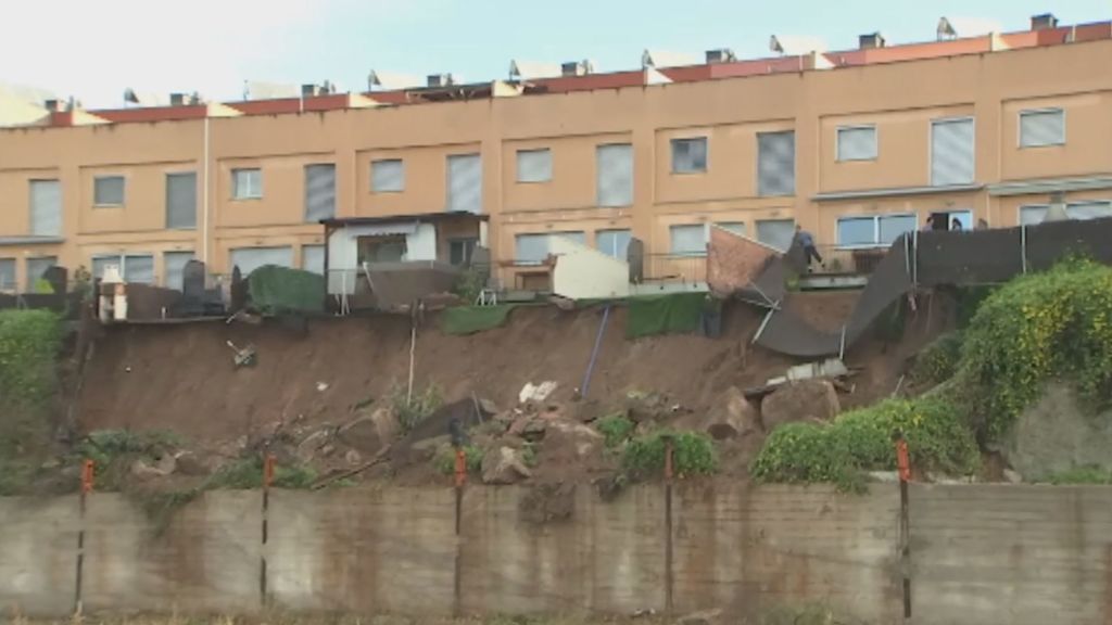 La caída de un terraplén deja más de 40 vecinos desalojados en Viladecavalls
