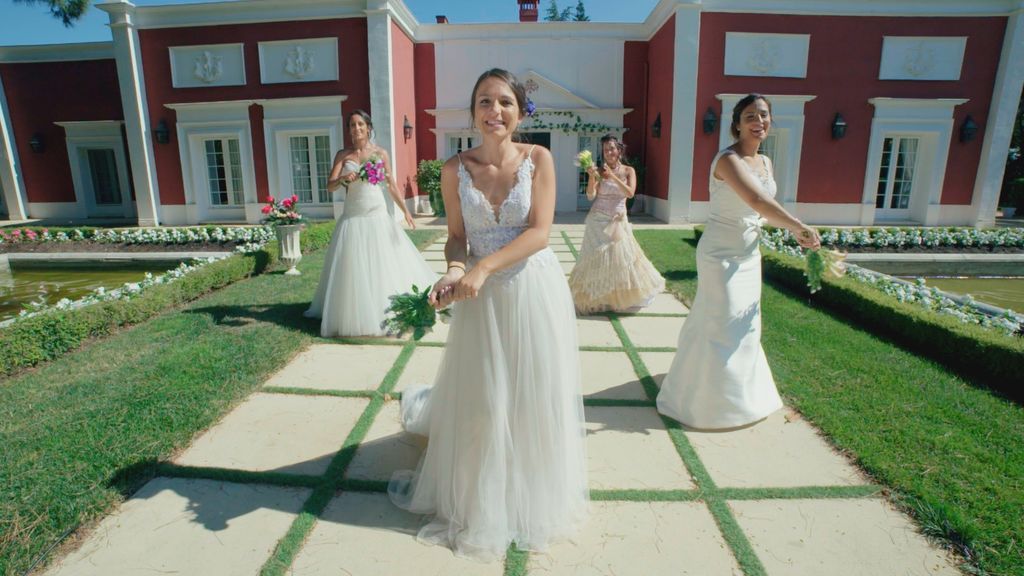 Posado de las novias en el segundo programa de 'Cuatro weddings'.